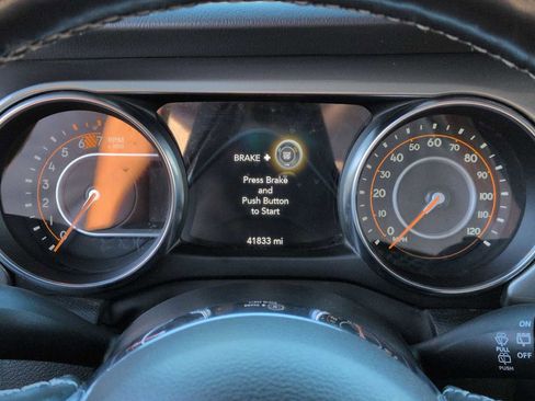 Used 2022 Jeep Wrangler Unlimited Sahara w/ Cold Weather Group image 34