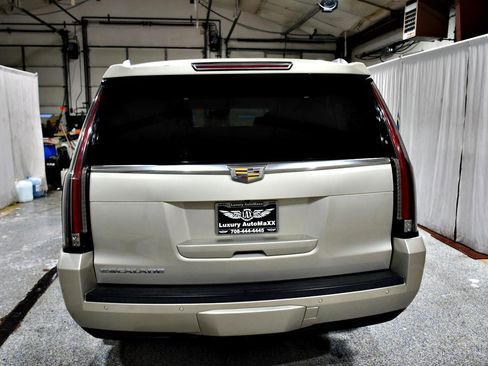 Used 2016 Cadillac Escalade ESV Luxury image 5