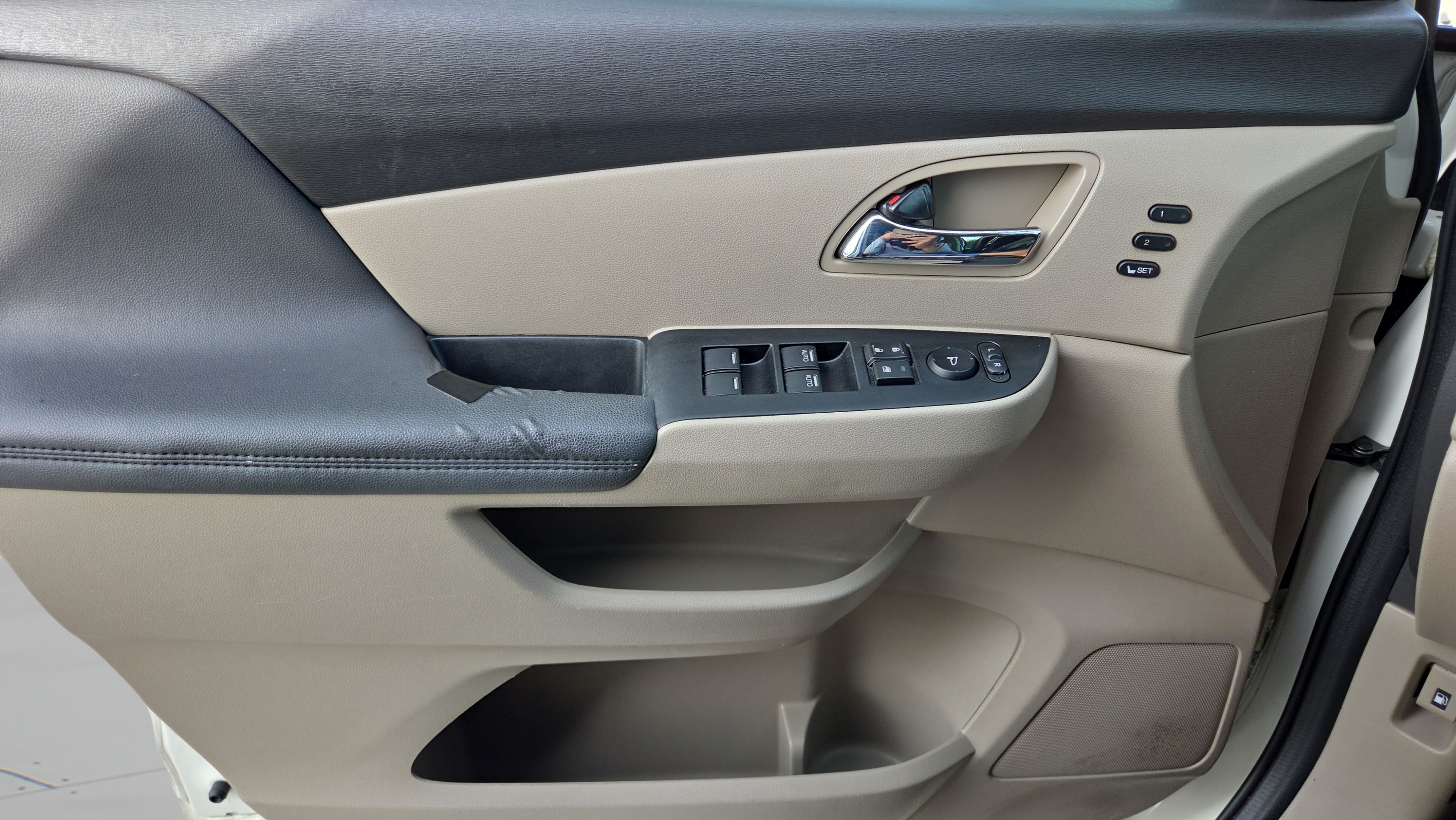 Used 2016 Honda Odyssey Touring Elite image 34