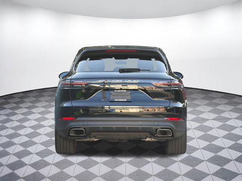 Used 2023 Porsche Cayenne AWD/4WD image 10