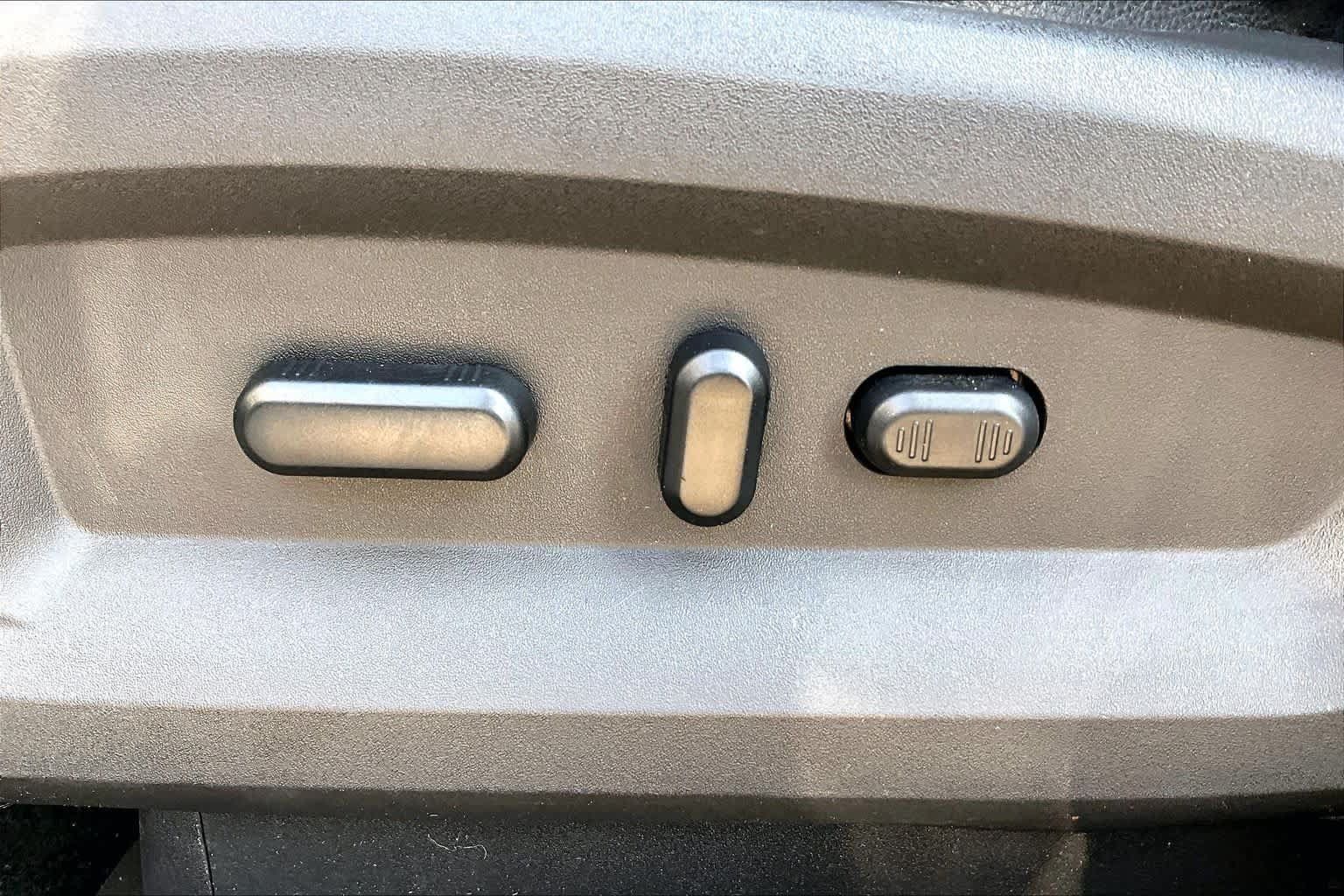 Used 2011 Lincoln MKX 2WD w/ 102A Rapid Spec Order Code image 32