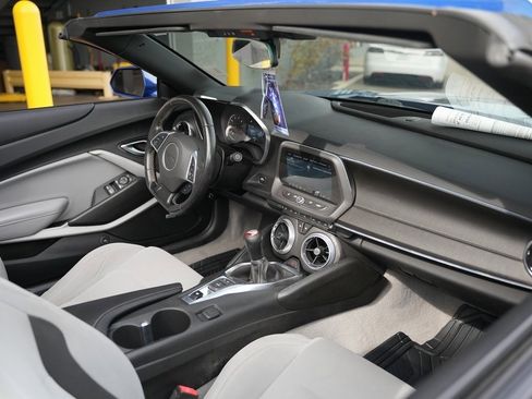 Used 2022 Chevrolet Camaro LT w/ Technology Package image 13