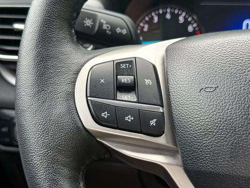 Certified 2024 Ford Explorer XLT w/ Equipment Group 202A AWD/4WD image 41