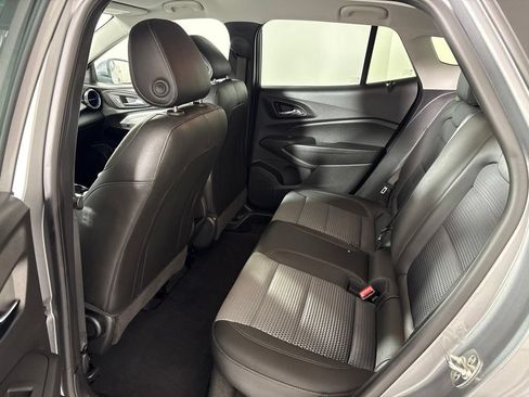 Used 2025 Chevrolet Trax LT w/ LT Convenience Package FWD image 22