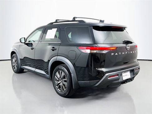 Used 2022 Nissan Pathfinder SV w/ SV Premium Package image 5
