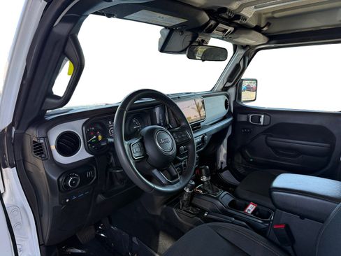 Used 2024 Jeep Wrangler Unlimited AWD/4WD image 9