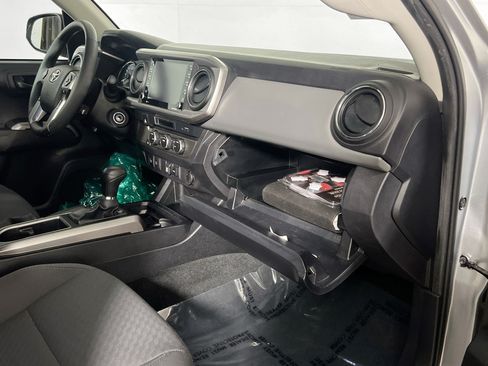 Used 2022 Toyota Tacoma SR5 w/ Technology Package RWD image 33
