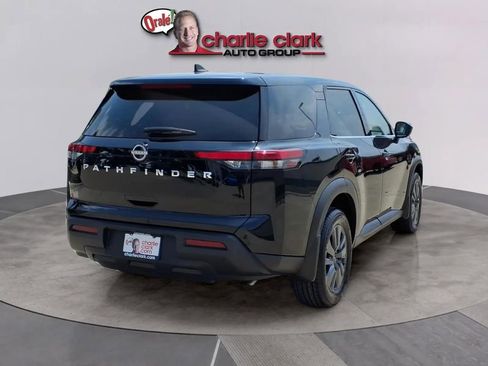 Used 2024 Nissan Pathfinder S FWD image 5