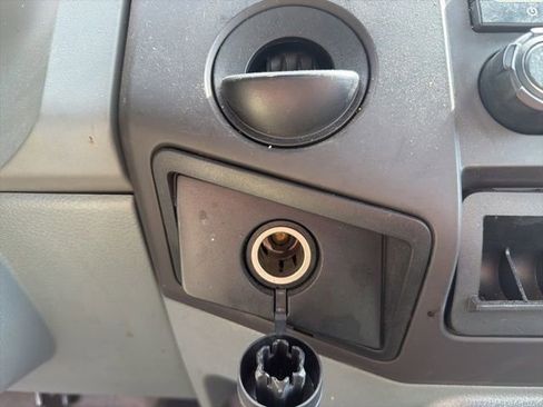 Used 2022 Ford F750 2WD Regular Cab Super Duty image 27