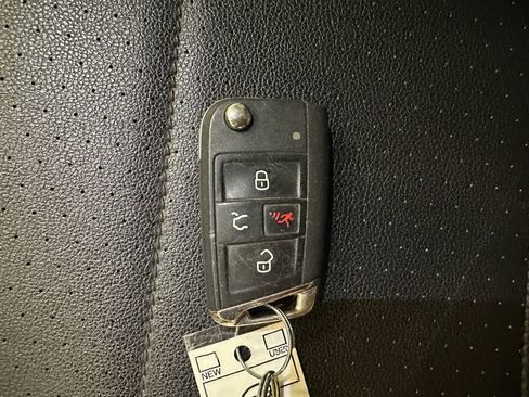 Used 2021 Volkswagen Tiguan SE AWD/4WD image 17