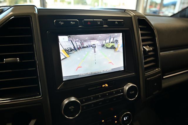 Used 2020 Ford Expedition XLT w/ Equipment Group 202A AWD/4WD image 17