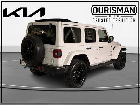 Used 2022 Jeep Wrangler Unlimited Sahara AWD/4WD image 4