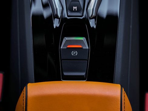 Used 2020 Lamborghini Huracan EVO image 56