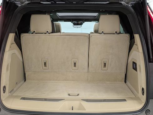 Used 2021 Cadillac Escalade Premium Luxury image 17