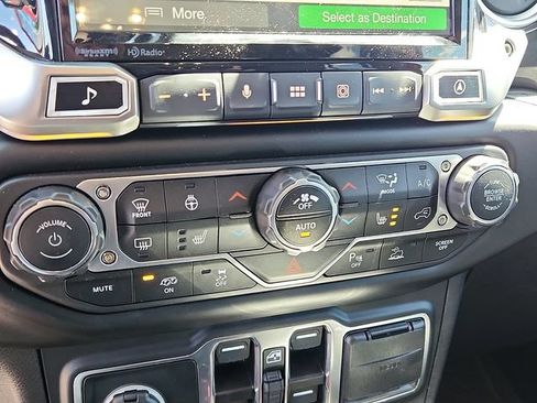 Used 2022 Jeep Wrangler Unlimited Rubicon w/ Dual Top Group AWD/4WD image 15