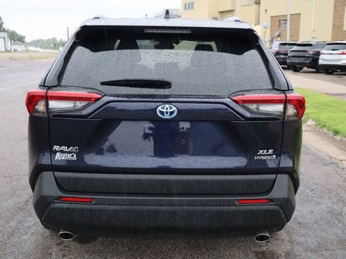 Used 2021 Toyota RAV4 XLE w/ Convenience Package AWD/4WD image 7
