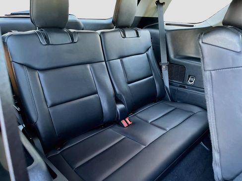 Used 2024 Ford Explorer XLT w/ Equipment Group 202A AWD/4WD image 28
