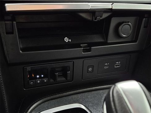 Used 2021 Nissan Armada SV w/ SV Appearance Package image 15