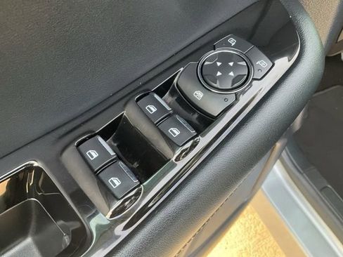 Used 2020 Ford Edge SEL image 5