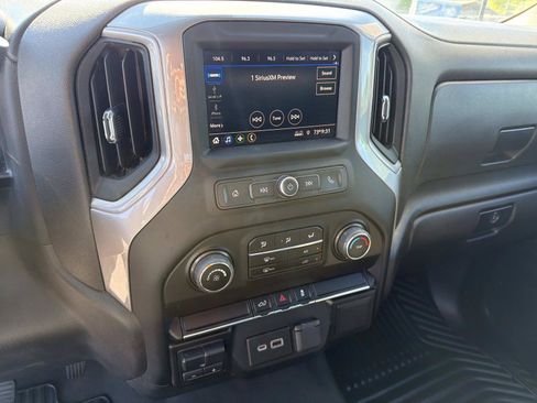 Used 2022 Chevrolet Silverado 2500 Custom w/ Custom Value Package AWD/4WD image 8