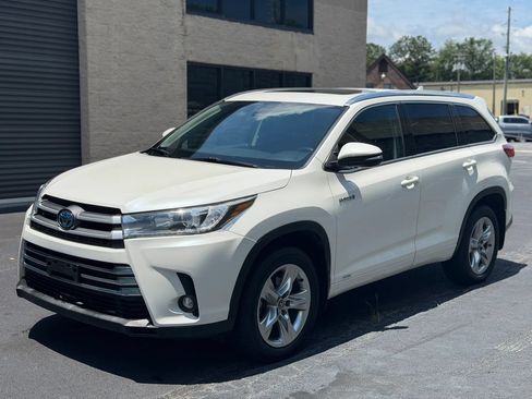 Used 2019 Toyota Highlander Limited AWD/4WD image 2
