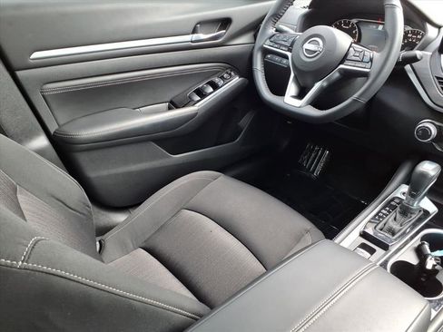 Used 2023 Nissan Altima 2.5 SV w/ SV Premium Package image 9