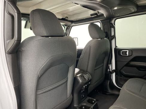Used 2025 Jeep Wrangler Unlimited Sahara AWD/4WD image 15