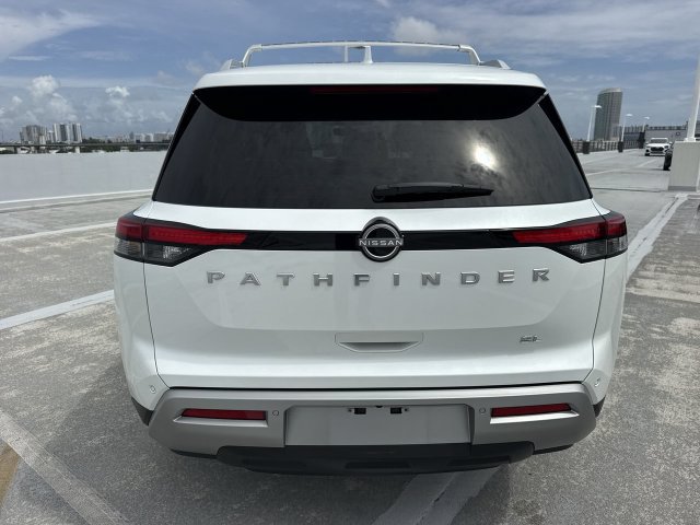 Used 2025 Nissan Pathfinder SL FWD image 25