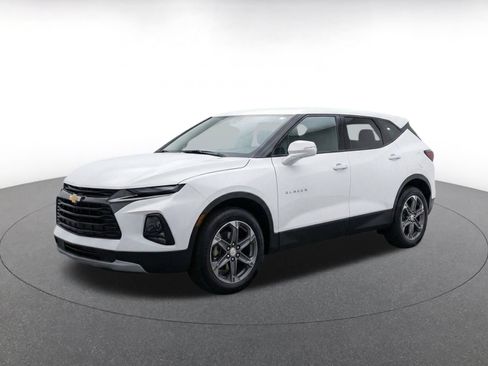 Used 2025 Chevrolet Blazer LT FWD image 3