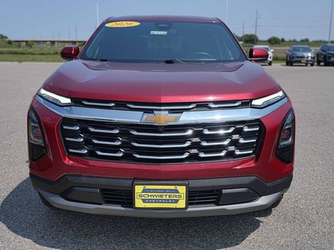 Used 2026 Chevrolet Equinox LT AWD/4WD image 2