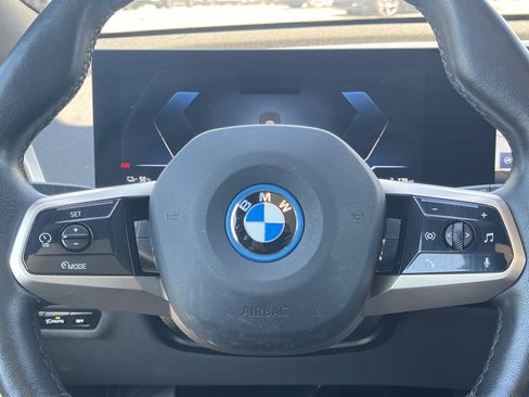 Used 2023 BMW iX xDrive50 w/ Sport Package AWD/4WD image 10