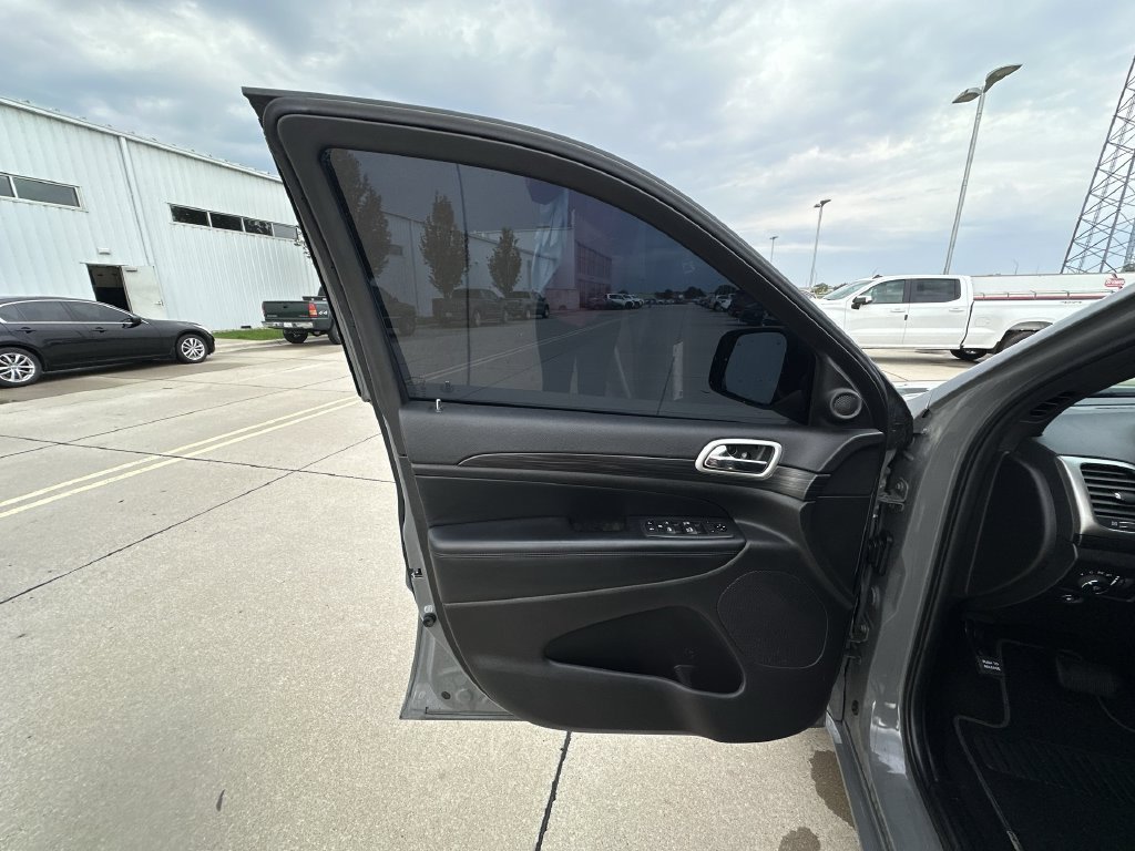 Used 2021 Jeep Grand Cherokee Laredo X AWD/4WD image 23