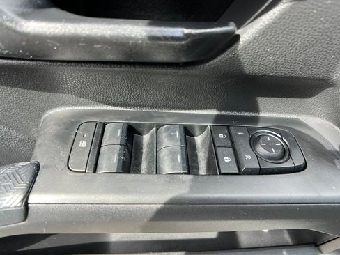 Used 2025 Toyota Tacoma SR5 image 13