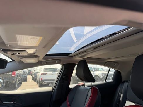 Used 2025 Toyota Prius Plug-In Hybrid image 10