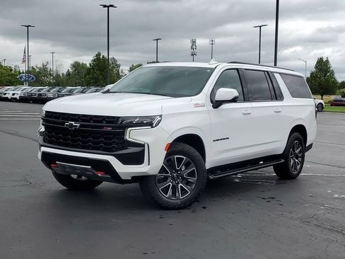 Used 2024 Chevrolet Suburban Z71 w/ Luxury Package AWD/4WD image 40