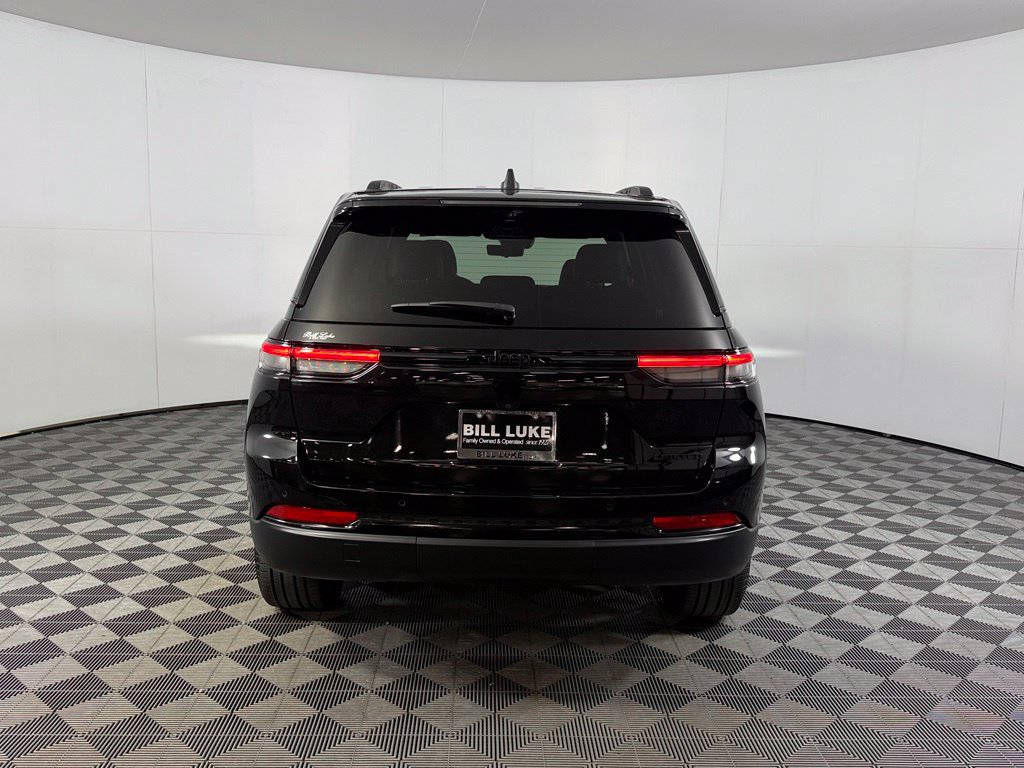 Certified 2025 Jeep Grand Cherokee Limited w/ Luxury Tech Group II RWD image 8