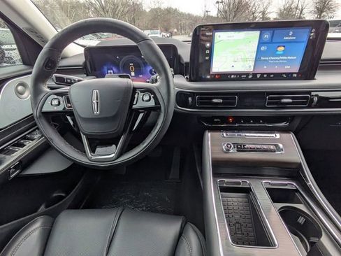 New 2025 Lincoln Aviator Reserve w/ Luxury Package image 13