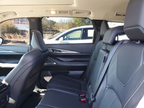 Used 2025 INFINITI QX60 Luxe image 9