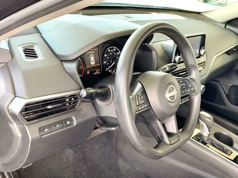 Used 2023 Nissan Altima 2.5 S FWD image 17