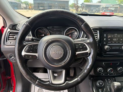 Used 2018 Jeep Compass Latitude AWD/4WD image 10
