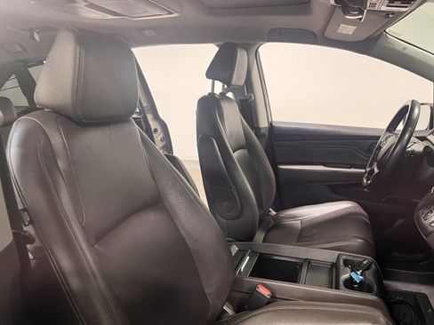 Used 2018 Honda Odyssey Touring image 11