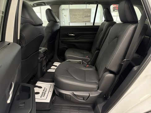 New 2026 Toyota Grand Highlander AWD image 28