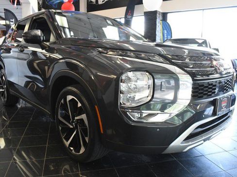Used 2024 Mitsubishi Outlander SE AWD/4WD image 3