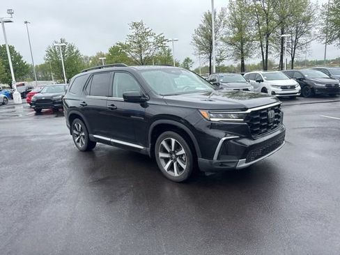 Used 2024 Honda Pilot Touring image 6