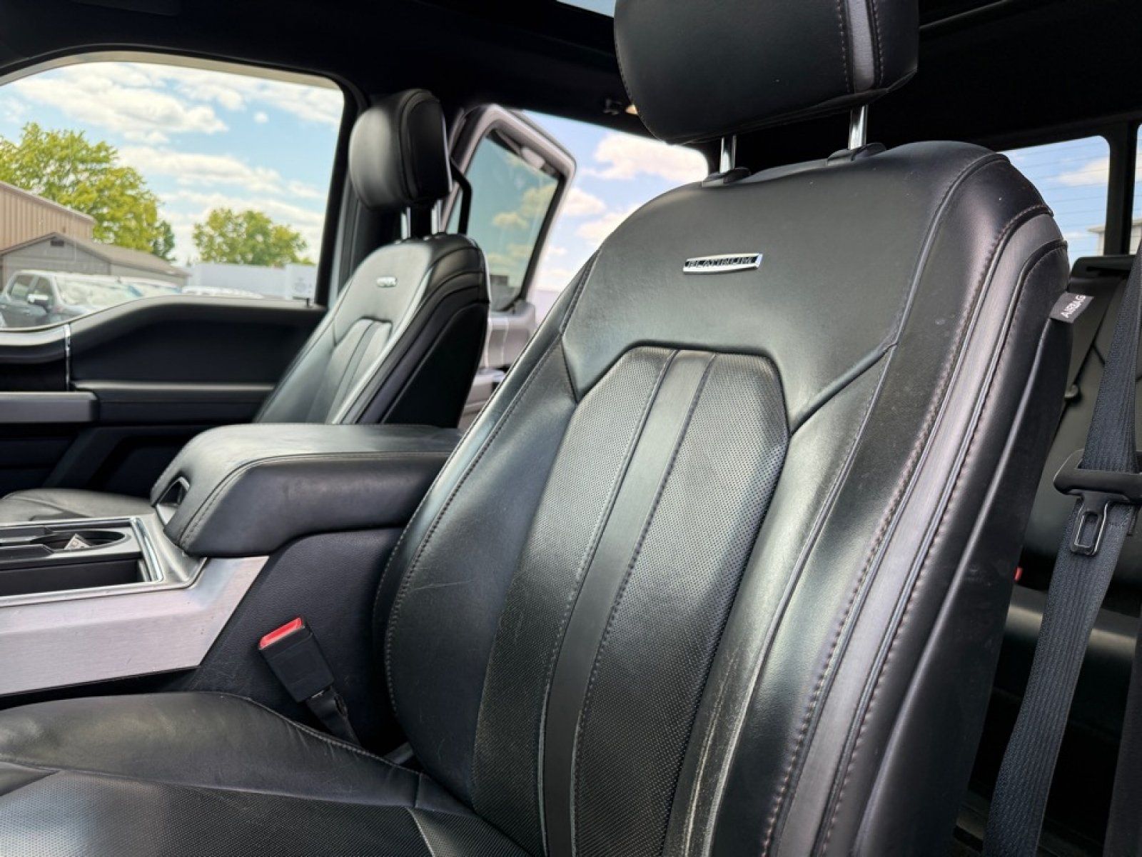 Used 2019 Ford F350 Platinum w/ Platinum Ultimate Package AWD/4WD image 31