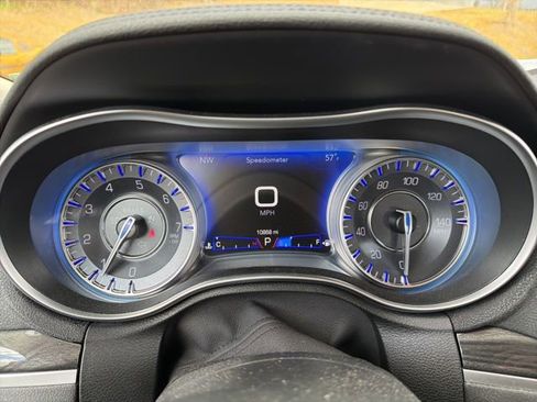 Used 2021 Chrysler 300 Touring L image 13