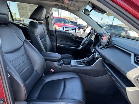 Used 2020 Toyota RAV4 XLE Premium image 39