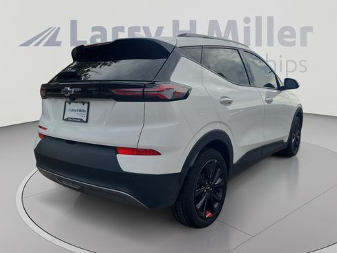 Used 2023 Chevrolet Bolt EUV LT w/ Convenience Package FWD image 5