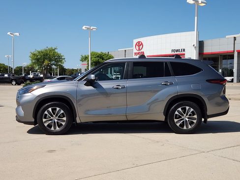 Certified 2026 Toyota Highlander XLE AWD/4WD image 4