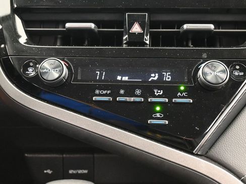 Used 2022 Toyota Camry SE FWD image 22